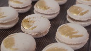 carmen-montero-detalle-curso-online-macaron-navidad-sweetit-sin-gluten-toni-rodriguez-academy-macarons-festivos-dorados