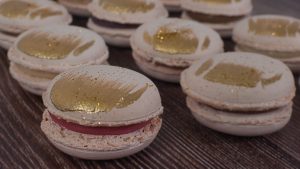 carmen-montero-detalle-curso-online-macaron-navidad-sweetit-sin-gluten-toni-rodriguez-academy-macarons-festivos-dorados-detalle