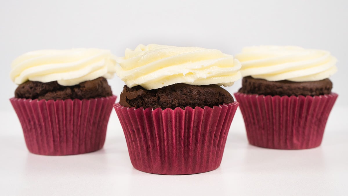 Carmen-montero-mayte-rodriguez-paolo-temesio-toni-rodriguez-academy-jorge-saludable-bakeoff-maribel-ríos-curso-online-sweetit-academy-chocolate-CUPCAKE-CREMA-FROSTING-buttercream