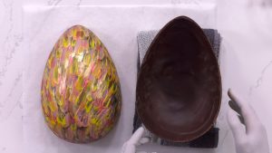 huevo-chocolate-gigante-paolo-temesio-mona-de-pascua
