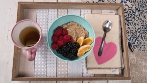 Jorge-saludable-curso-desayuno-mora-frambuesa-naranja-porridge-leche-quinoa-almendra-bakeoff-bake-off-desayuno